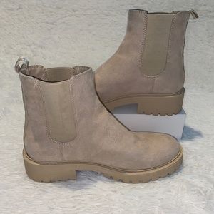 Excellent Condition GBG Los Angels Chelsea Boots